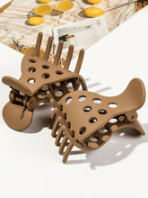 Load image into Gallery viewer, IVYU AirLift Root Lifting Hair Clips for Volume at the Roots -Volumizing Claw Clamps for Curly Hair - Voluminous Roots and Bouncy Curls - Ivyu Beauty