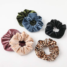 Load image into Gallery viewer, Ivyu Velvet Pocket Scrunchies with Zipper Stash Scrunchy Hair Ties - Ivyu Beauty