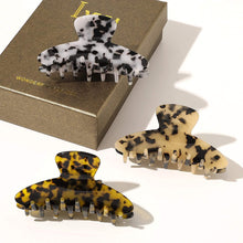 Load image into Gallery viewer, Ivyu Big Banana Jaw Clips for Girls Leopard Cheetah Totories - Ivyu Beauty