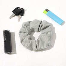 将图片加载到图库查看器，Pocket Scrunchies Hair Ties with Hidden Zipper Stash Scrunchy Ponytail Holder - Ivyu Beauty

