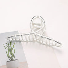 将图片加载到图库查看器，Hair Claw Clips for Women - Big Large Gold Metal Claw Hair Clips Accessories for Girls French Design Fashion Strong Hold Jumbo Jaw Banana Clamps for Thick Long Curly Half Bun Hair Adult Lady (4, Matel Sliver) - Ivyu Beauty
