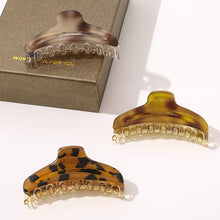 将图片加载到图库查看器，Ivyu Hair Claw Clips For Women - Banana Jaw Tortoise Clips for Girls Leopard Cheetah Print - Ivyu Beauty
